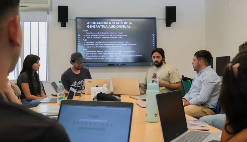 La Inteligencia Artificial y el cine: estudiantes de comunicación participaron de un Workshop de IA La Inteligencia Artificial y el cine: estudiantes de comunicación participaron de un Workshop de IA