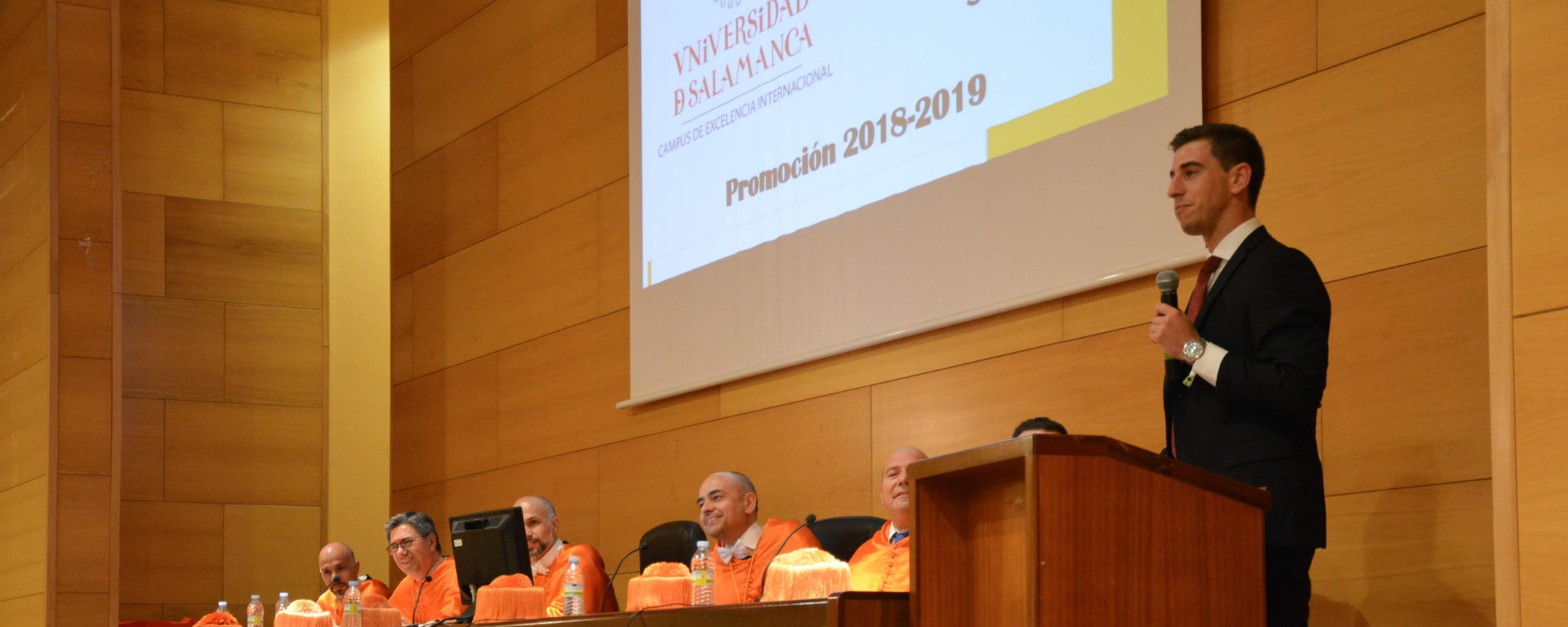 Juan Andrés de la Fuente en la Universidad de Salamanca. Graduado de la UM habla en el auditorio de la Universidad de Salamanca.