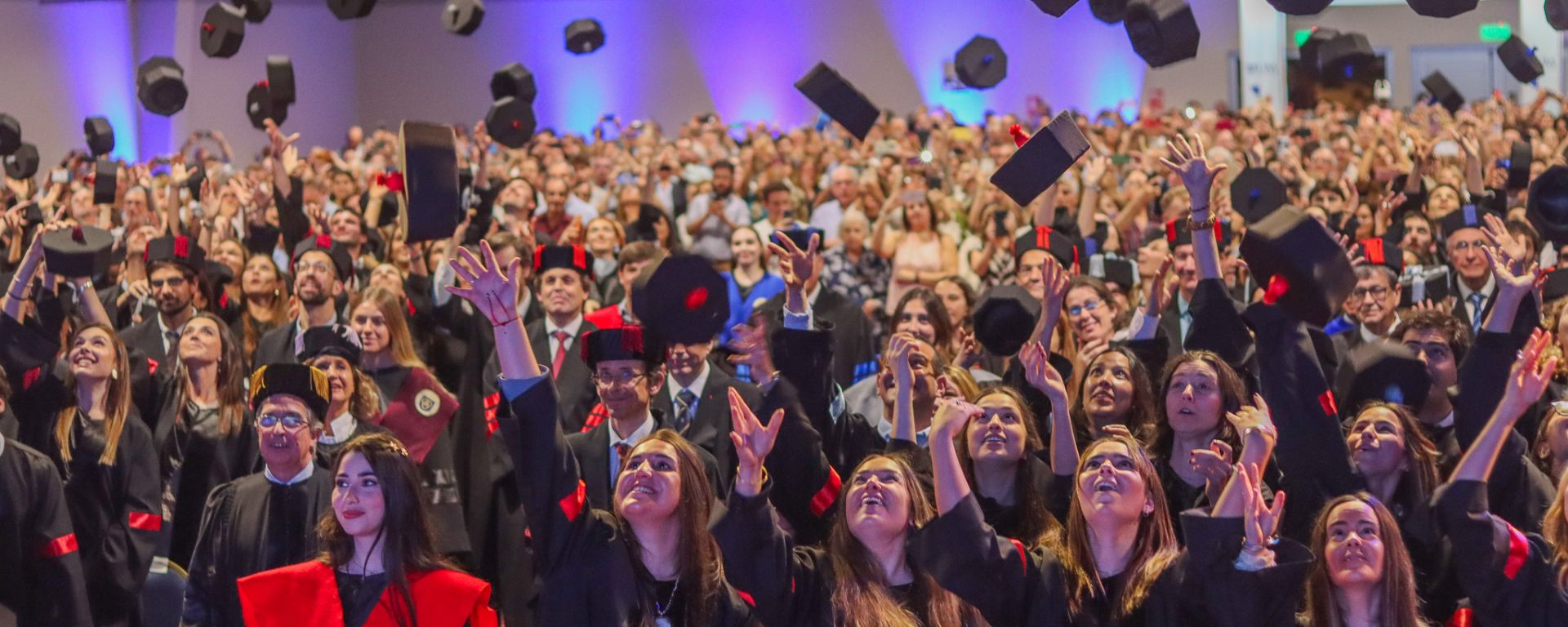 Se celebró la Graduación 2024 y se entregaron 296 títulos Se celebró la Graduación 2024 y se entregaron 296 títulos