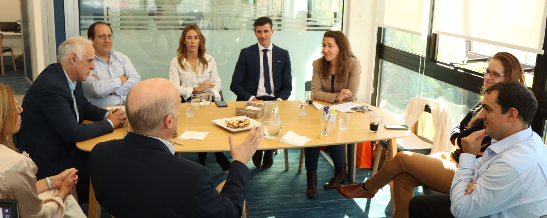 Las autoridades comparten después de la firma