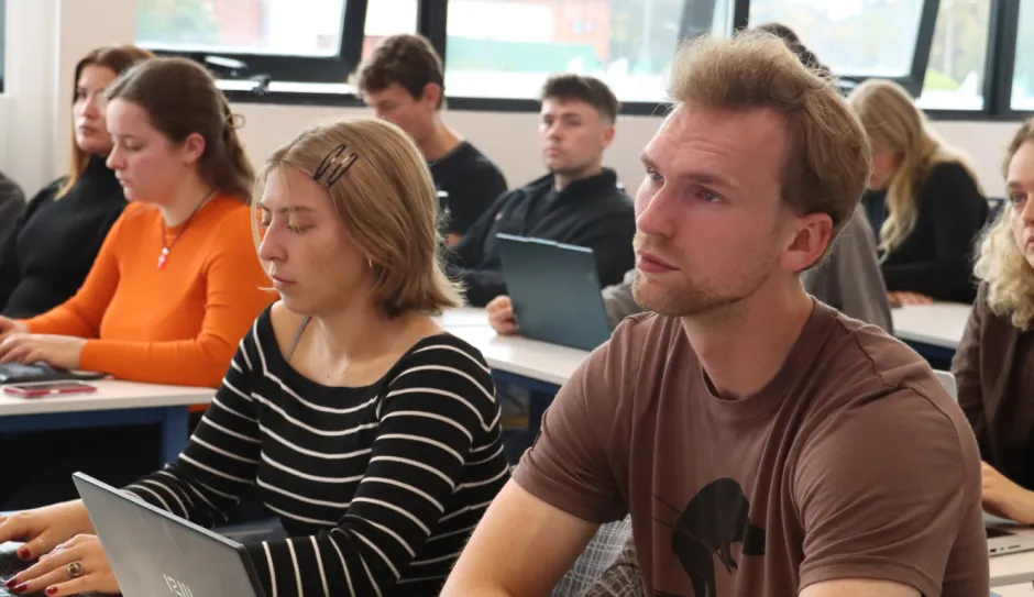 UM Global organizó dos charlas en el marco del seminario Constructing Peace