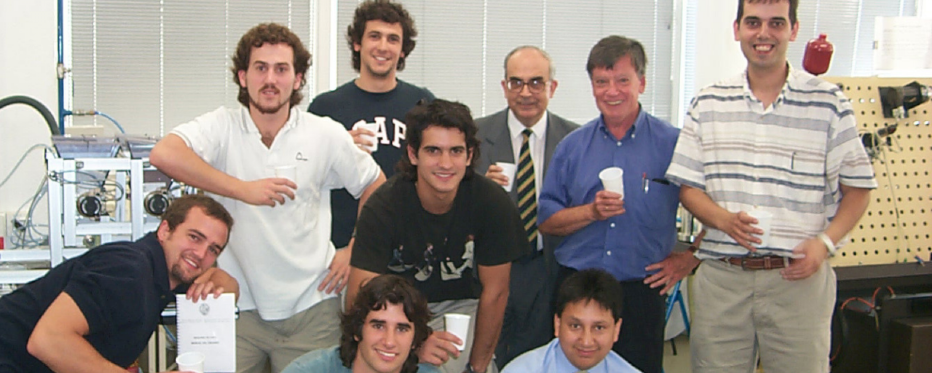 Marcos Rey y otros estudiantes de la UM el día de la presentación de un proyecto.