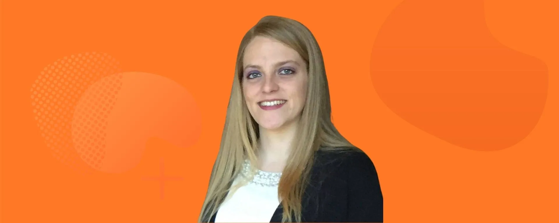 Graduada de la FCEE recibió un reconocimiento de Hofstra University Graduada de la FCEE recibió un reconocimiento de Hofstra University