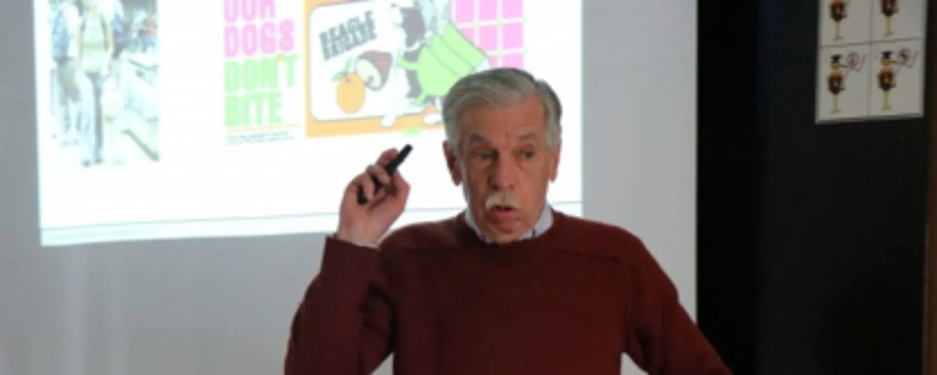 El Dr. Sienra exponiendo El Dr. Sienra exponiendo