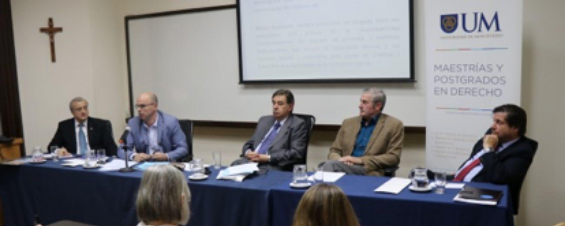 Los representantes políticos en el panel