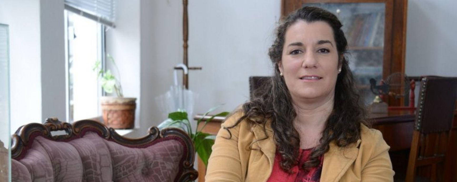 Dra. Laura Osta presentó su nuevo libro “La Infancia del Torno” Dra. Laura Osta presentó su nuevo libro “La Infancia del Torno”