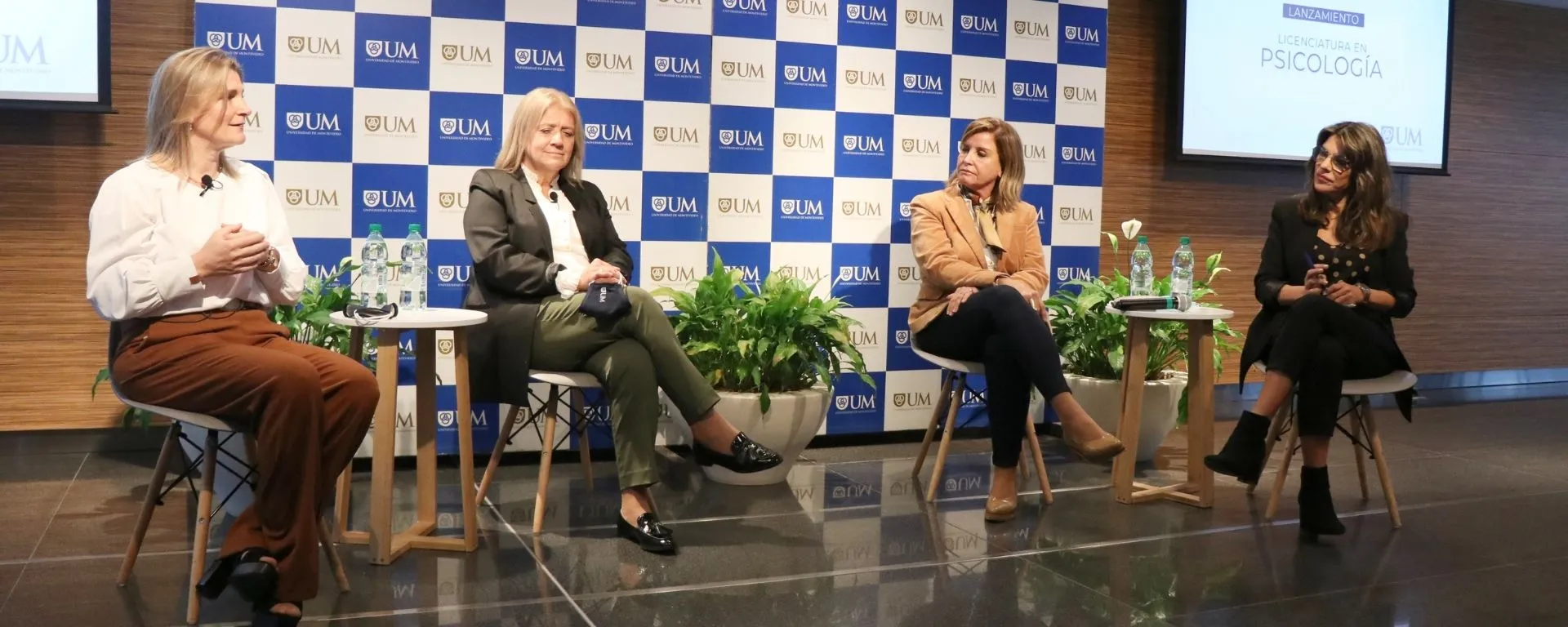 Panel del evento de lanzamiento: Marianella, Andrea, María José y Victoria