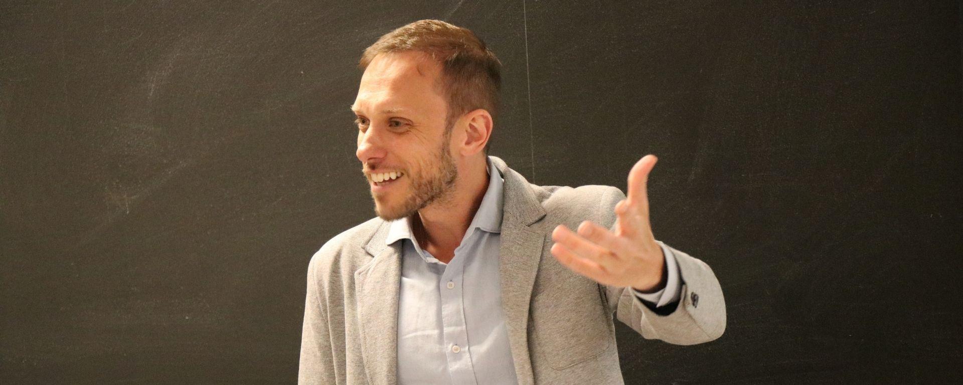 Docente internacional brindó cursos de Comunicación de crisis y Comunicación interpersonal Docente internacional brindó cursos de Comunicación de crisis y Comunicación interpersonal