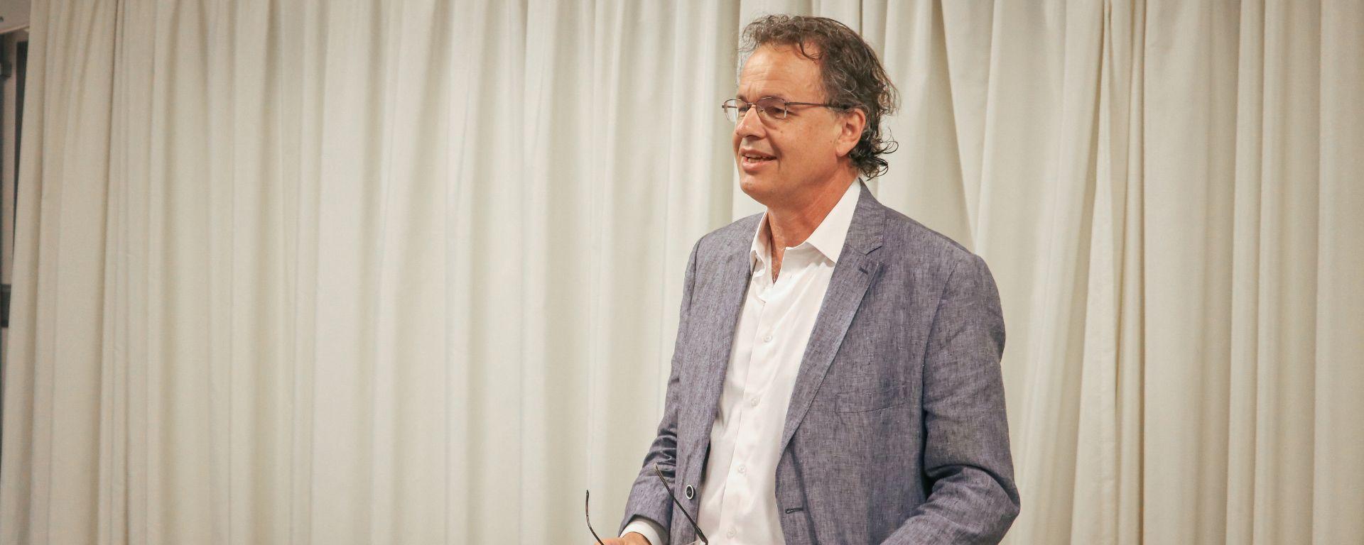 Conferencia: La crisis cultural actual, ¿tiene el cristianismo alguna respuesta? Conferencia: La crisis cultural actual, ¿tiene el cristianismo alguna respuesta?