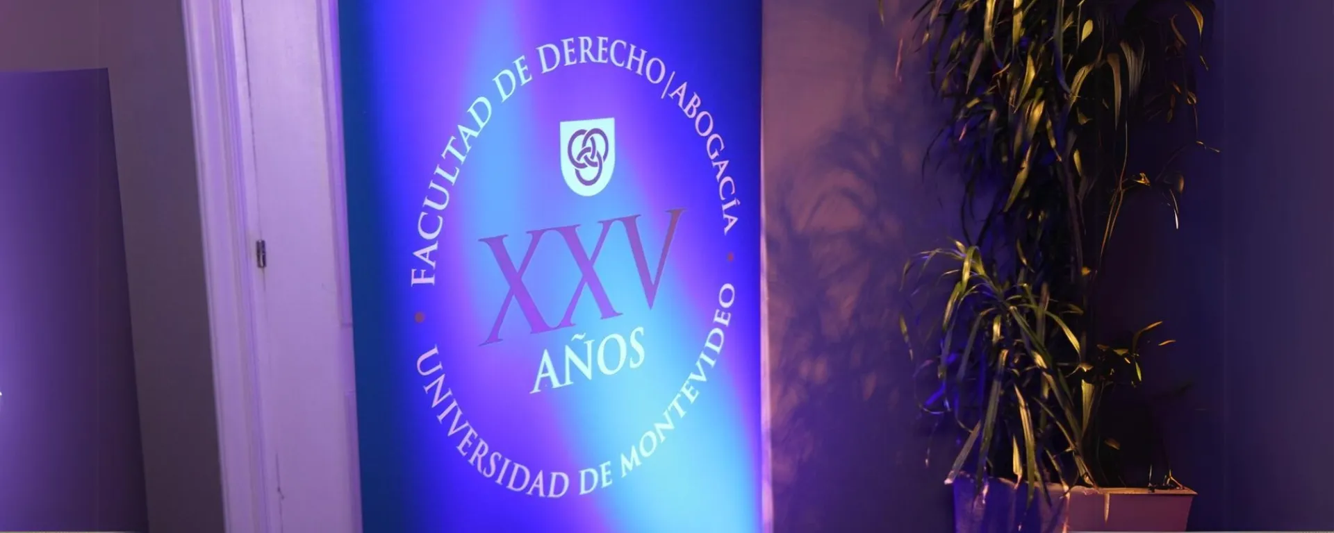 La Facultad de Derecho celebró los primeros XXV años de su carrera de Abogacía y homenajeó al Prof. Nicolás Etcheverry