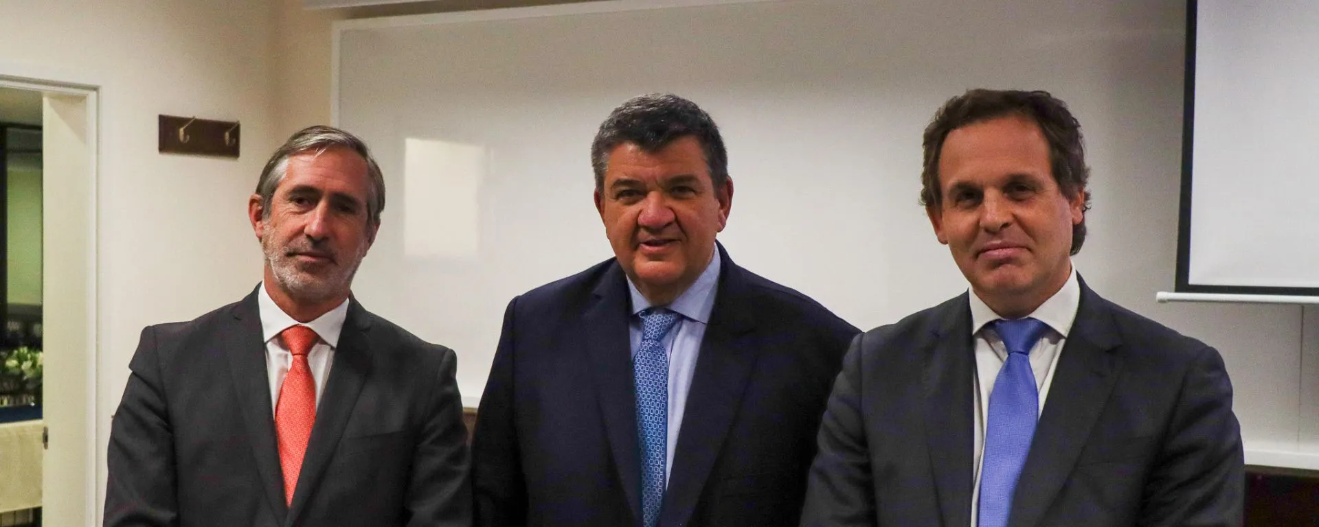 Presentación de "Cuestiones de Dogmática Penal": Jorge Barrera actualizó el debate sobre libertad, seguridad y garantías individuales Presentación de "Cuestiones de Dogmática Penal": Jorge Barrera actualizó el debate sobre libertad, seguridad y garantías individuales