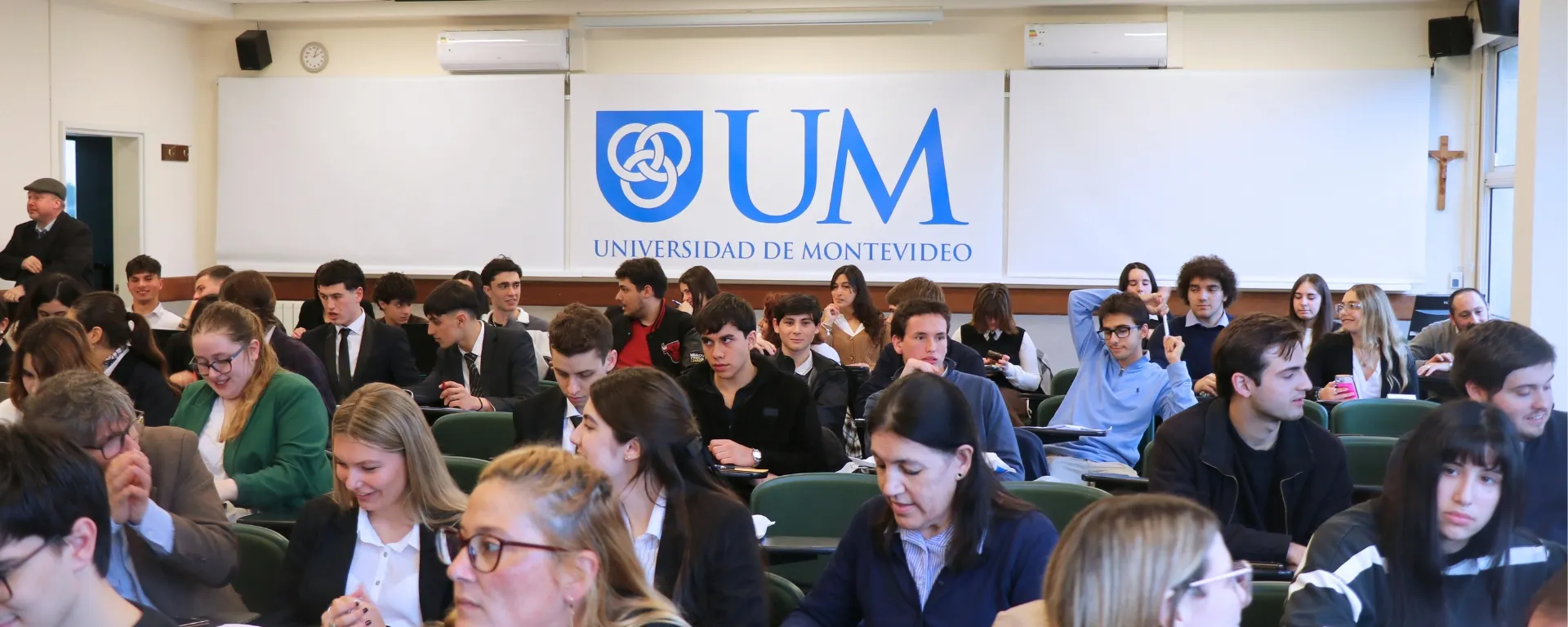 Estudiantes preuniversitarios participaron de la final del Challenge UM: Abogado por un día