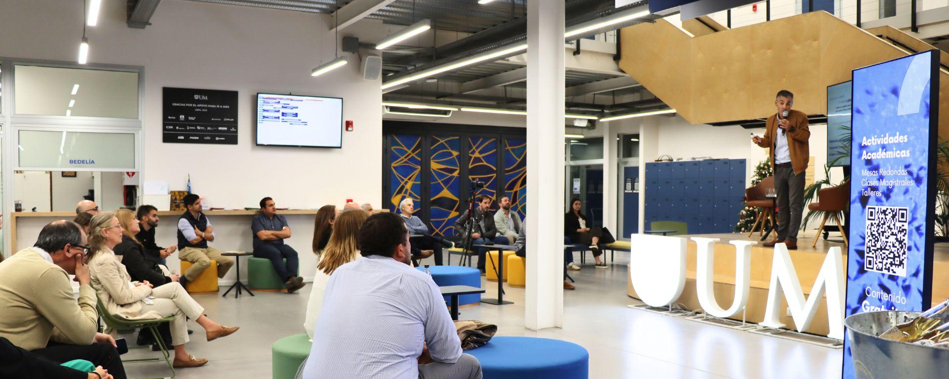 El Centro de Posgrados en Ingeniería de la UM celebró su cuarto aniversario con una clase magistral sobre liderazgo multicultural 