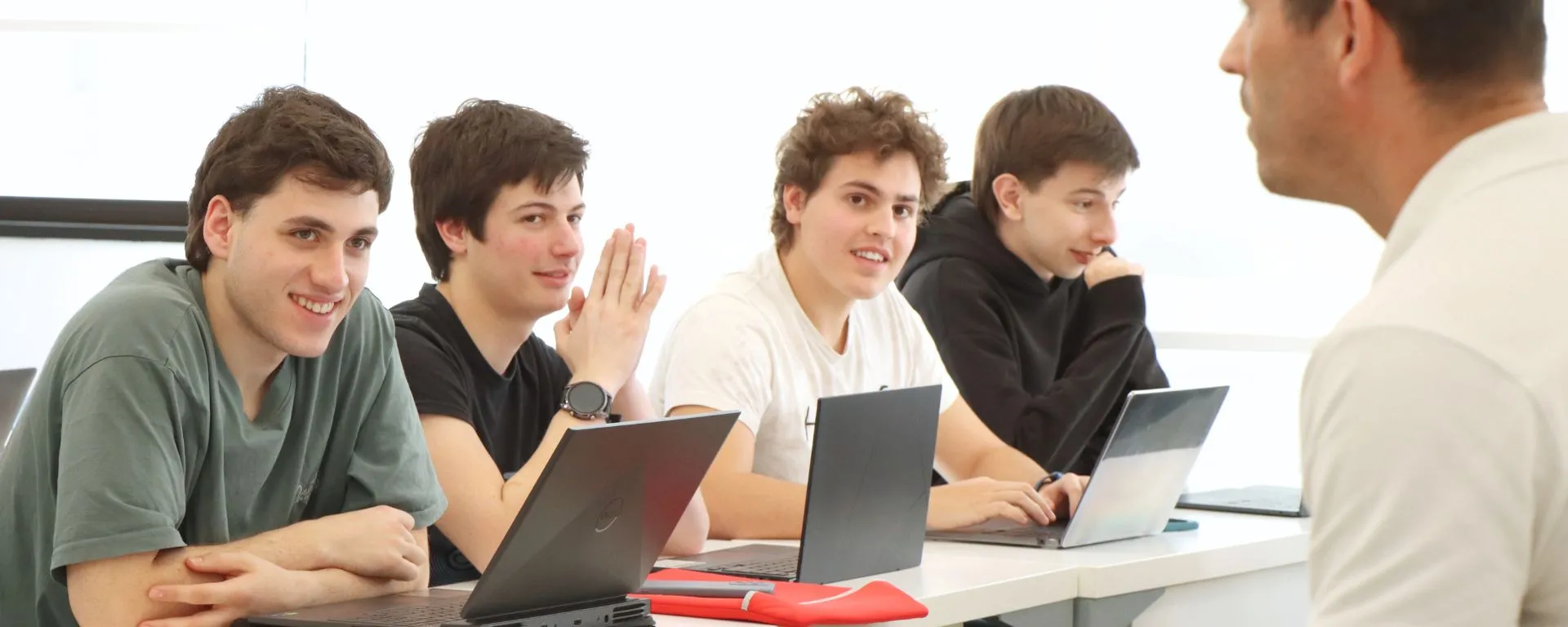 Mes internacional en FIUM: estudiantes participaron en cursos dictados por profesores internacionales