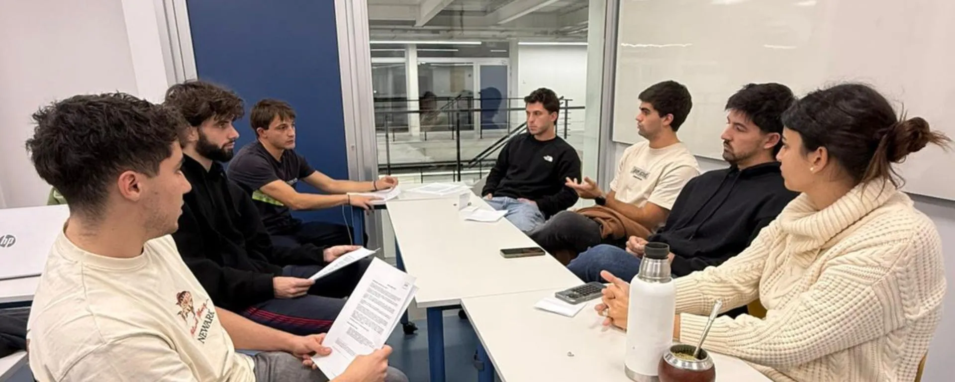 Pensar como negociadores: Estudiantes de la FCEE participan del Taller de Negociación Internacional