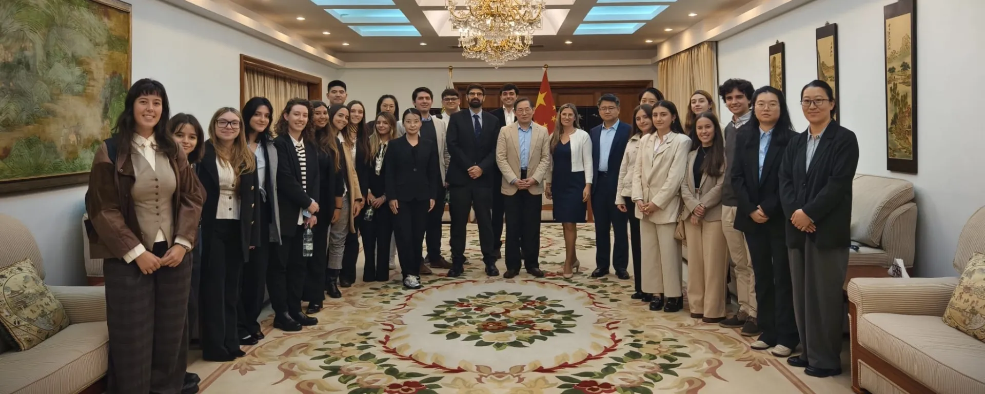 Alumnos de la UM son recibidos por el embajador de China Alumnos de la UM son recibidos por el embajador de China