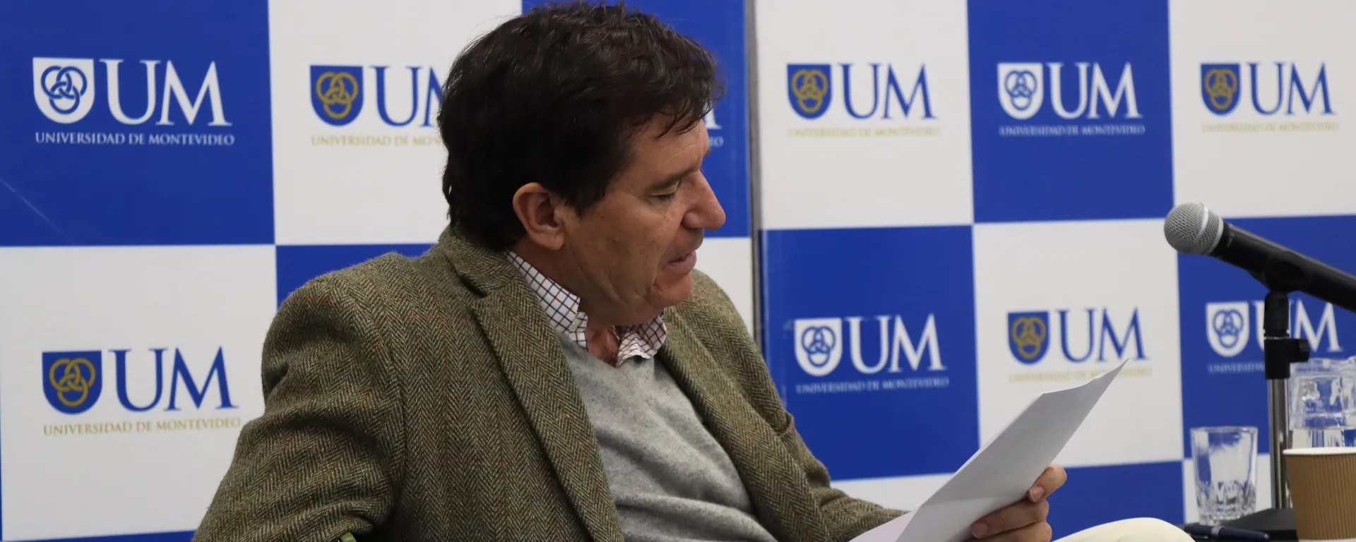 Enrique García-Máiquez participó en el Club Socrático Extramuros y otras actividades en la UM Enrique García-Máiquez participó en el Club Socrático Extramuros y otras actividades en la UM