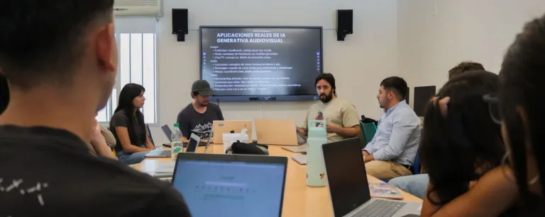 La Inteligencia Artificial y el cine: estudiantes de comunicación participaron de un Workshop de IA