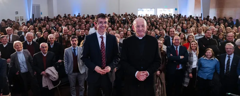 Monseñor Fernando Ocáriz visitó a la Universidad de Montevideo